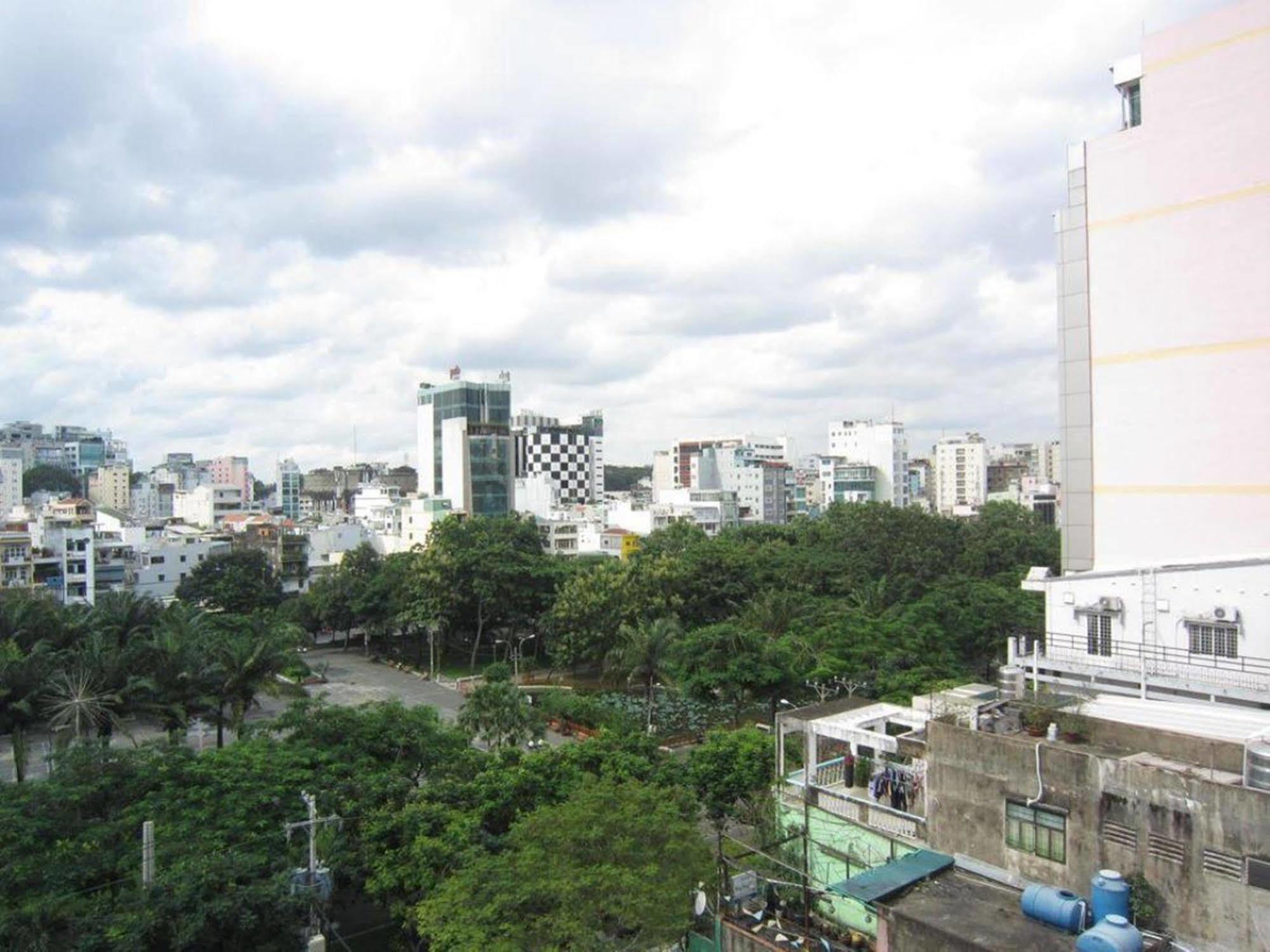 Reddoorz @ Pham Ngu Lao Street 3 Hotel Cidade de Ho Chi Minh Exterior foto